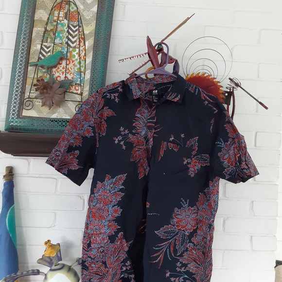Short sleeve,  Hawaiian Style - Picture 2 of 2